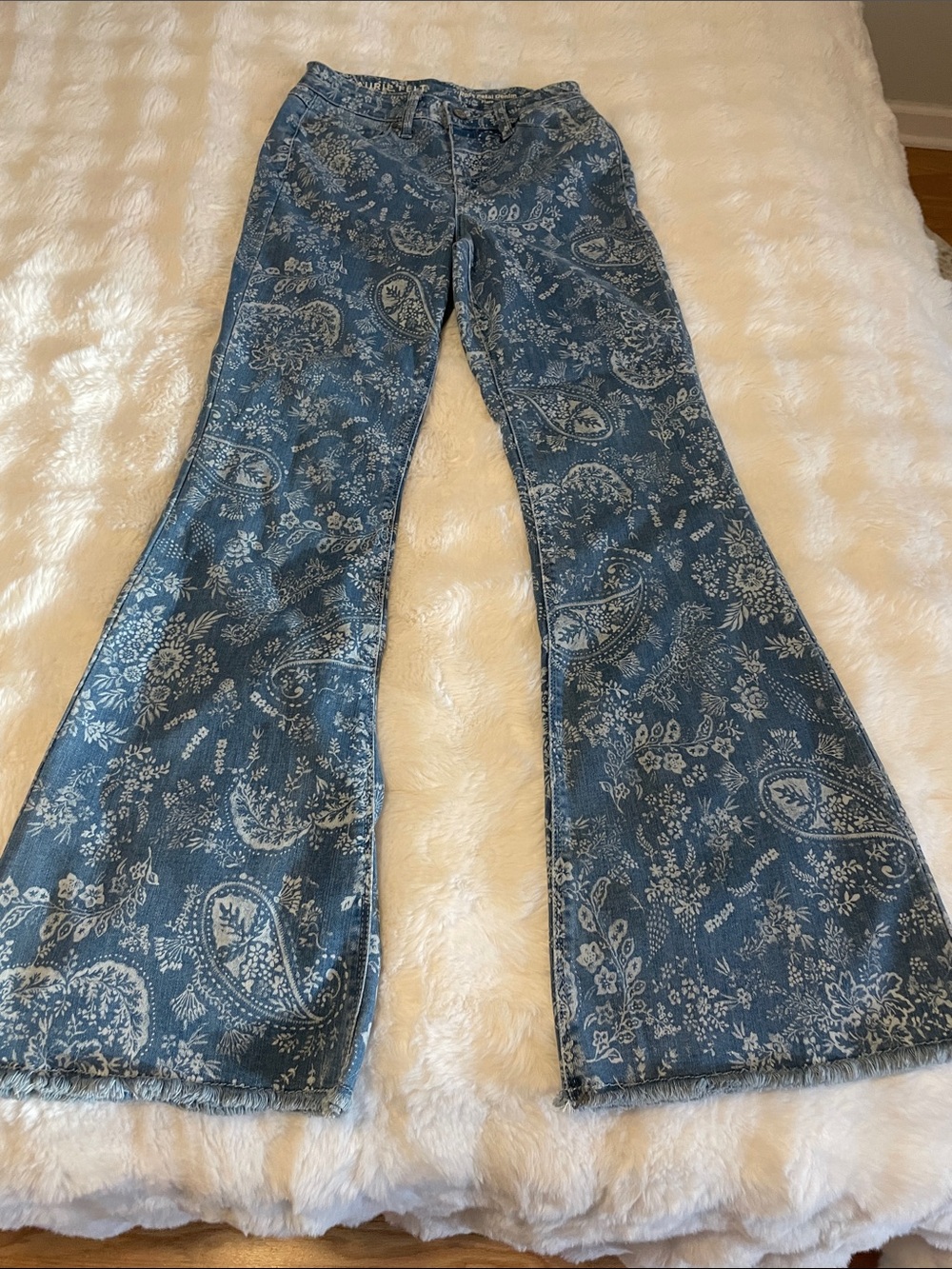 Laurie Felt Size 2 Stretch Blue Paisley Flared Women's Jeans